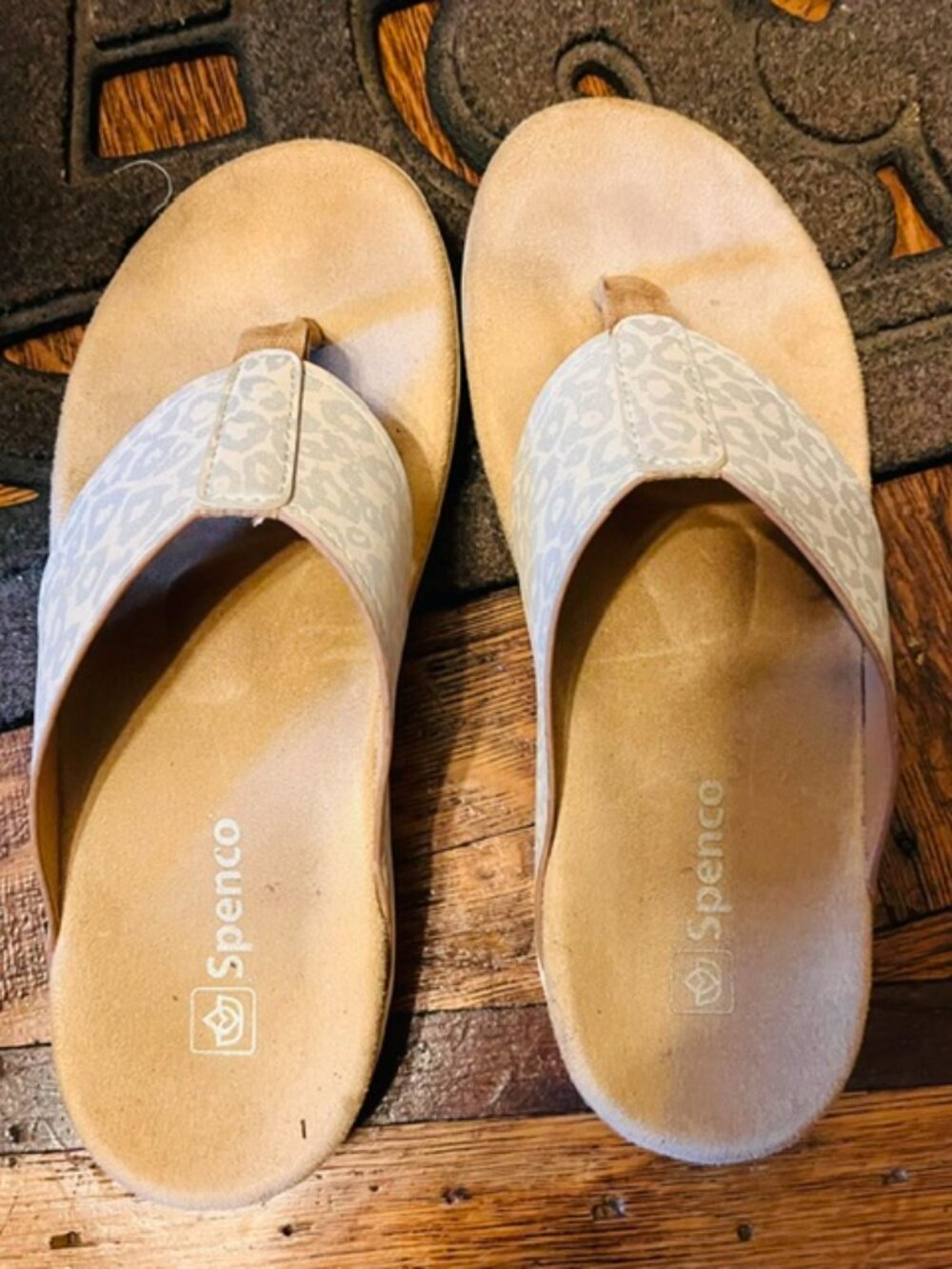 Comfy cushioned flip flops, size 38 EU